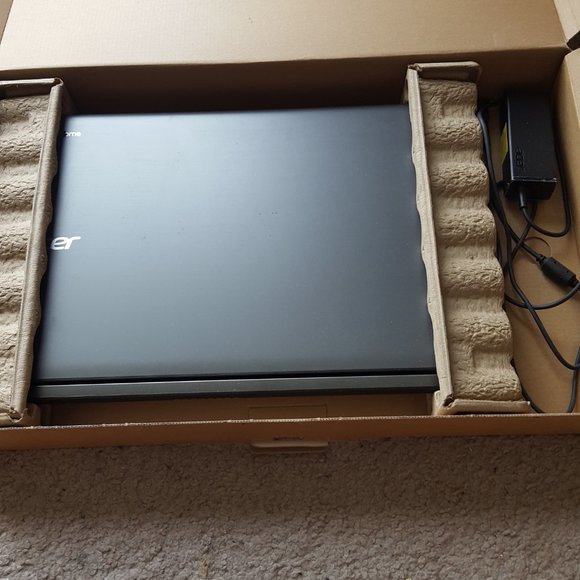 Acer Chromebook 15 laptop in good condition - Picture 8 of 8